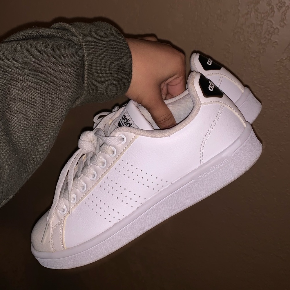 ♡ White adidas shoes ♡